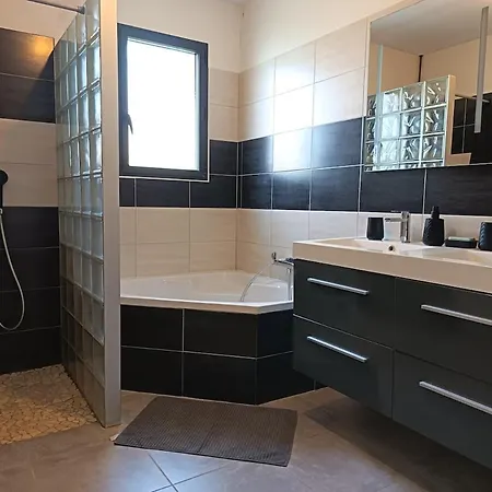 Lumina, Piscine, Climatisee, Parking, Wifi Vila *