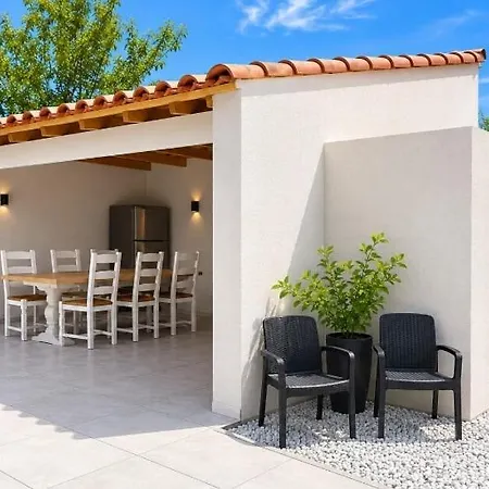 Lumina, Piscine, Climatisee, Parking, Wifi * Moulézan